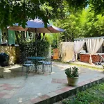 לינה וארוחת בוקר Les Et La De Labahou 4*