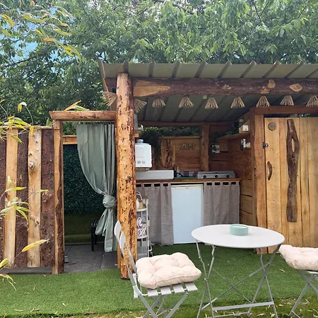 Bed & Breakfast Les Et La De Labahou 4*
