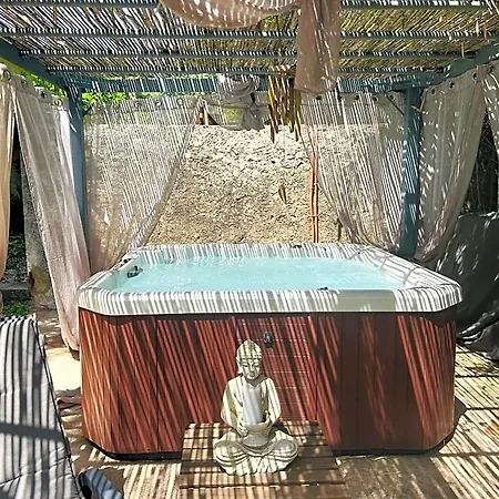 Bed & Breakfast Les Et La De Labahou 4*