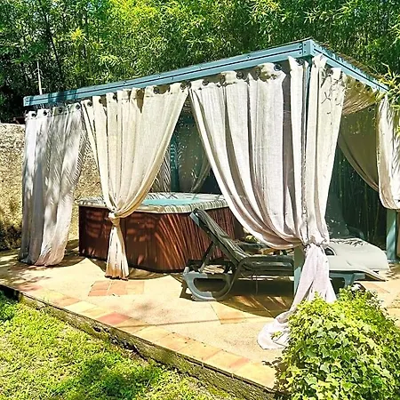 Les Et La De Labahou Bed & Breakfast 4*