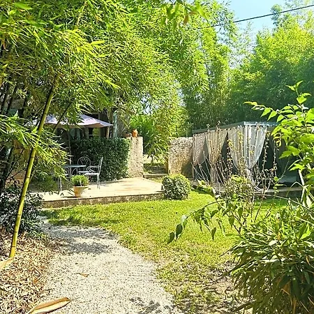 Les Et La De Labahou Bed & Breakfast 4*